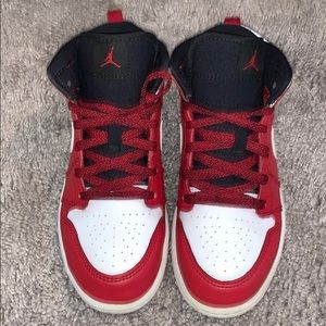 Boys youth 1.5 Jordan 1’s